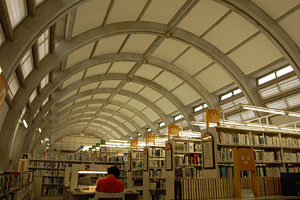 北九州市立中央図書館