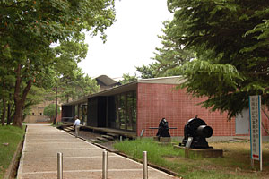 九州工業大学事務棟（現：鳳龍会館）