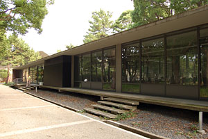 九州工業大学事務棟（現：鳳龍会館）