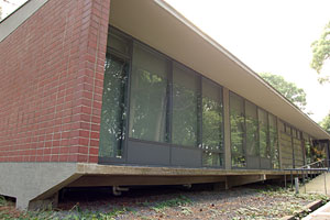 九州工業大学事務棟（現：鳳龍会館）