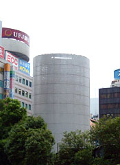 横浜風の塔