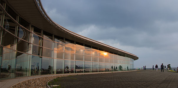 美術館 島根 県立 「島根県立美術館」は芸術と大自然の絶景が共存！優雅な大人旅に是非♪