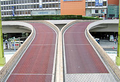 昇降別々で、シンメトリーに作られている